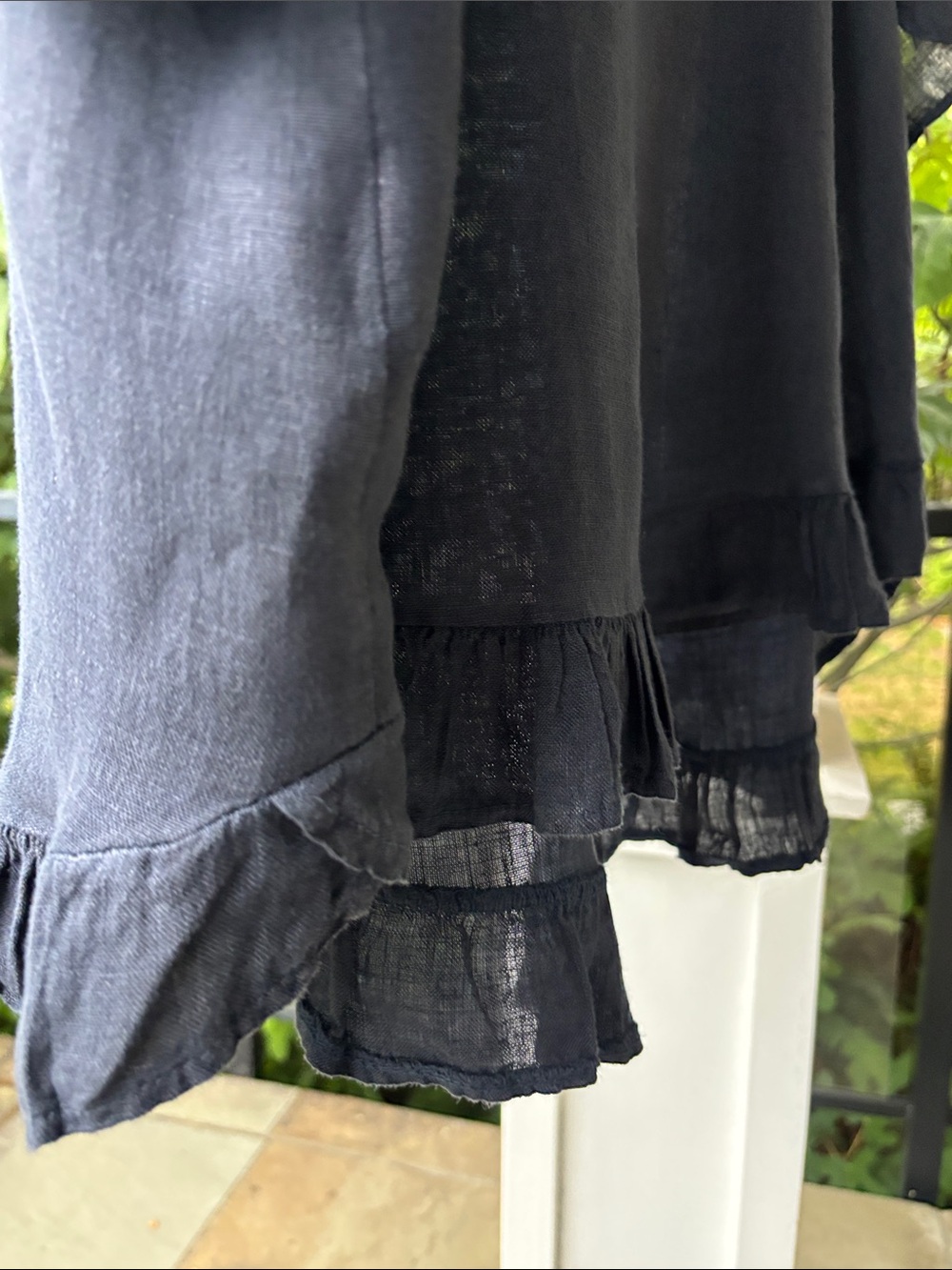 Like New Women's Navy Ruffle-Hem Linen Short Sleeve Blouse - Top Size Large - Picture 14 of 16